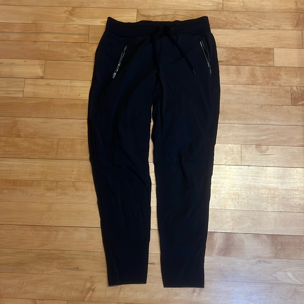 Athleta Trekkie north jogger, black, 10T